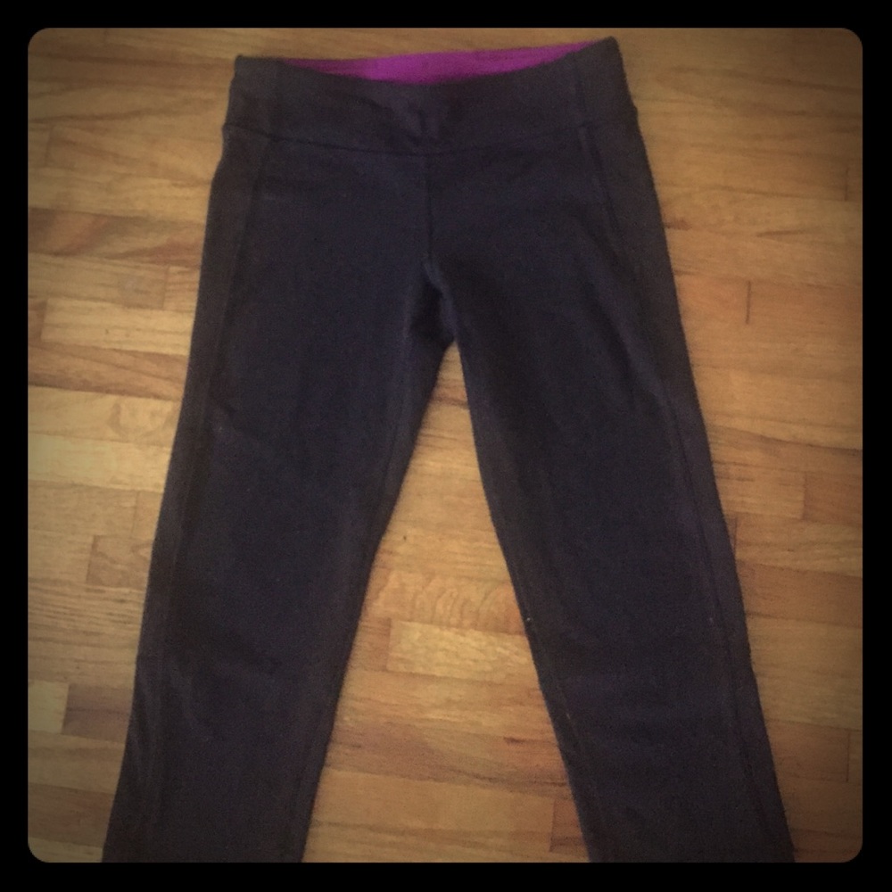 Girls cropped ivivva leggings size 10.